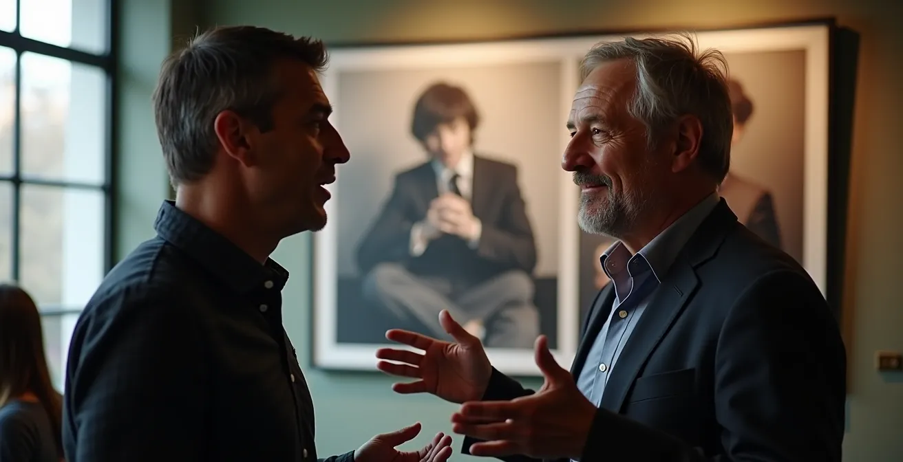 Nahaufnahme eines intensiven Gesprächs zwischen Fotograf und Sammler vor einem grossformatigen Dokumentarfoto